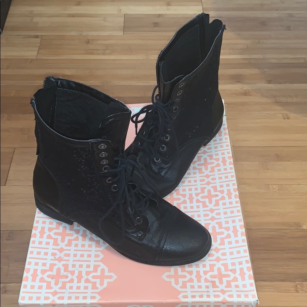 GB Women black moto/combat boots